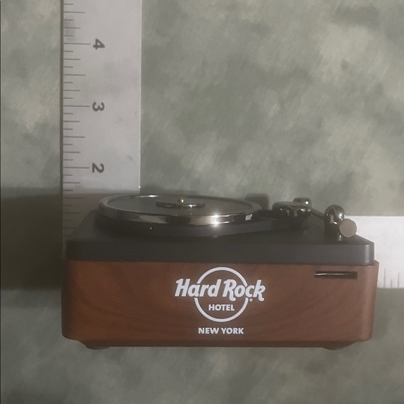 Hard Rock Hotel NEW Speaker DW03 Radio HiFi Bass, Bluetooth 5, Rechargeable 2025 - Picture 8 of 14